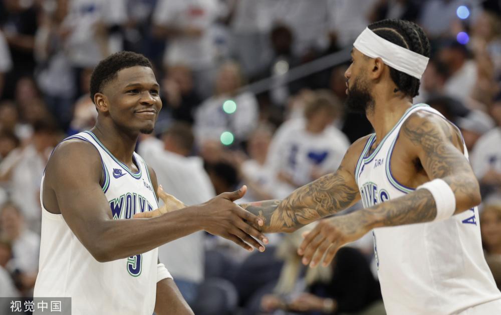 他积极参与 他积极参与