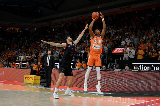 场都在努力 场都在努力